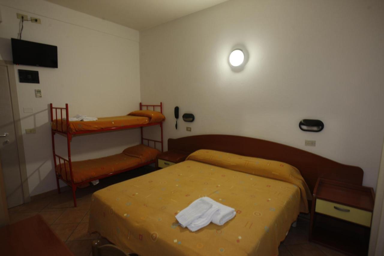 Hotel Corallo Гаттео-а-Маре Екстер'єр фото