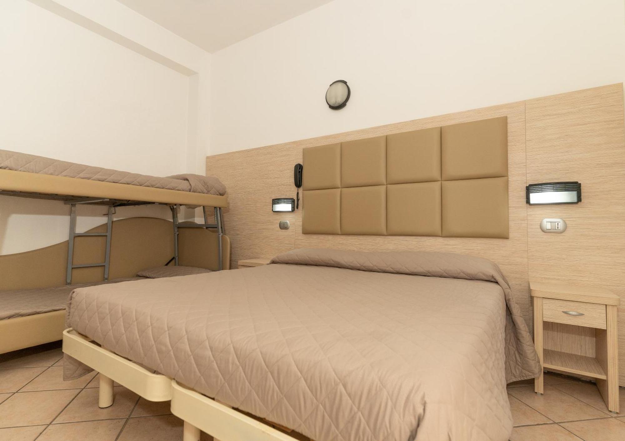Hotel Corallo Гаттео-а-Маре Екстер'єр фото