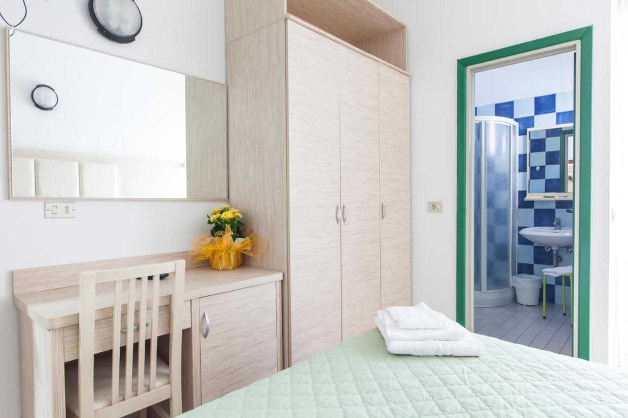 Hotel Corallo Гаттео-а-Маре Екстер'єр фото