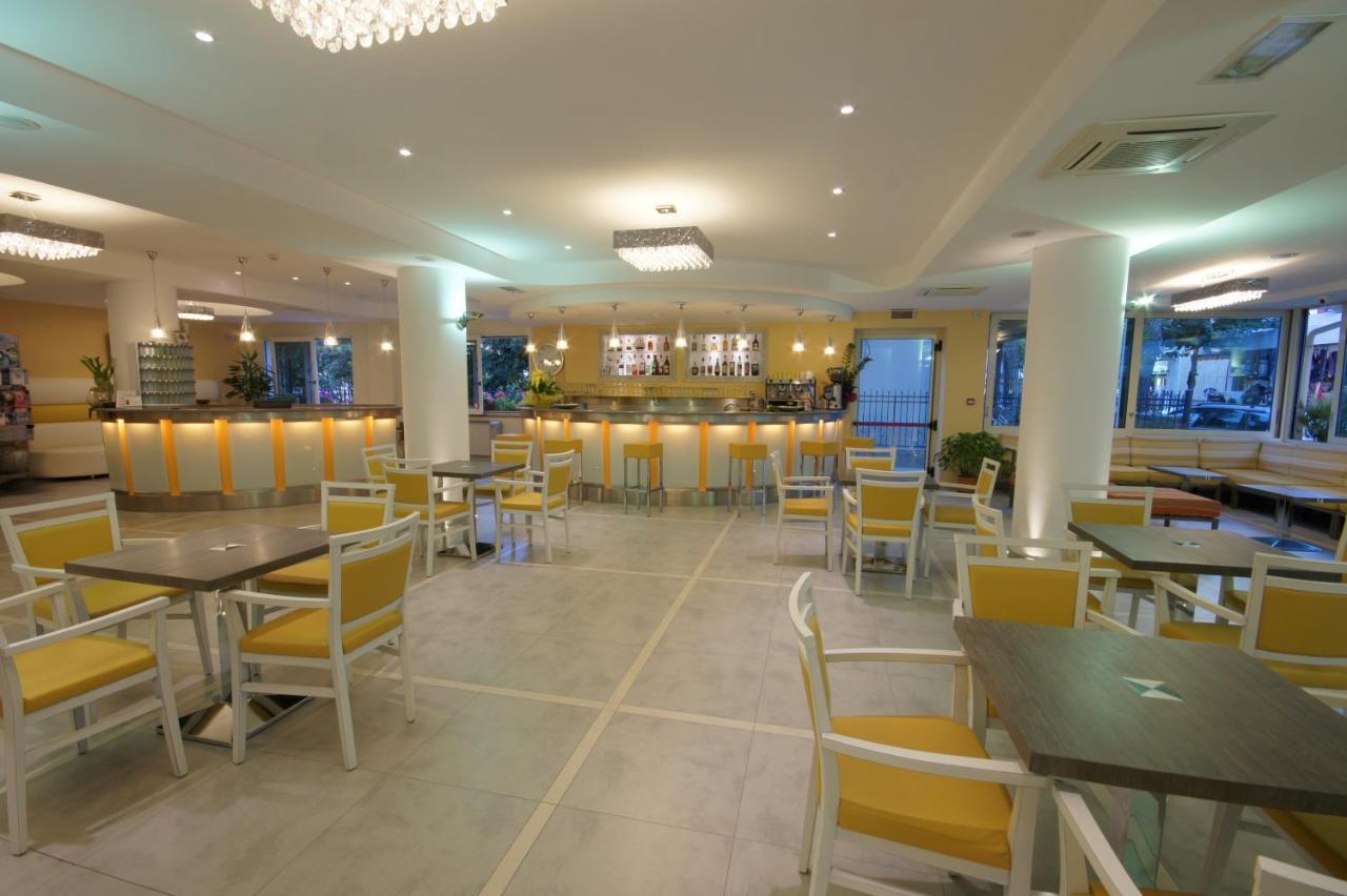 Hotel Corallo Гаттео-а-Маре Екстер'єр фото