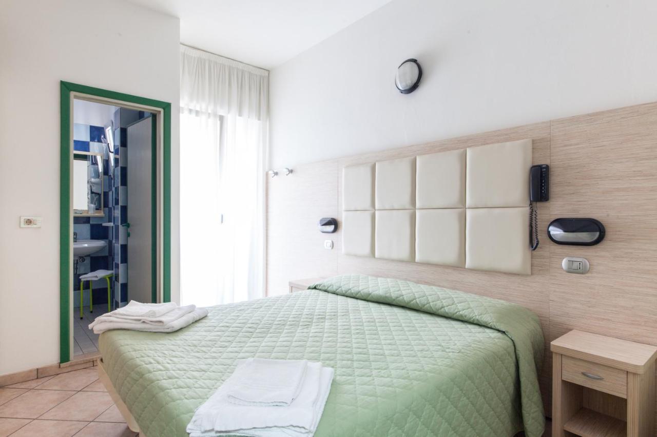 Hotel Corallo Гаттео-а-Маре Екстер'єр фото