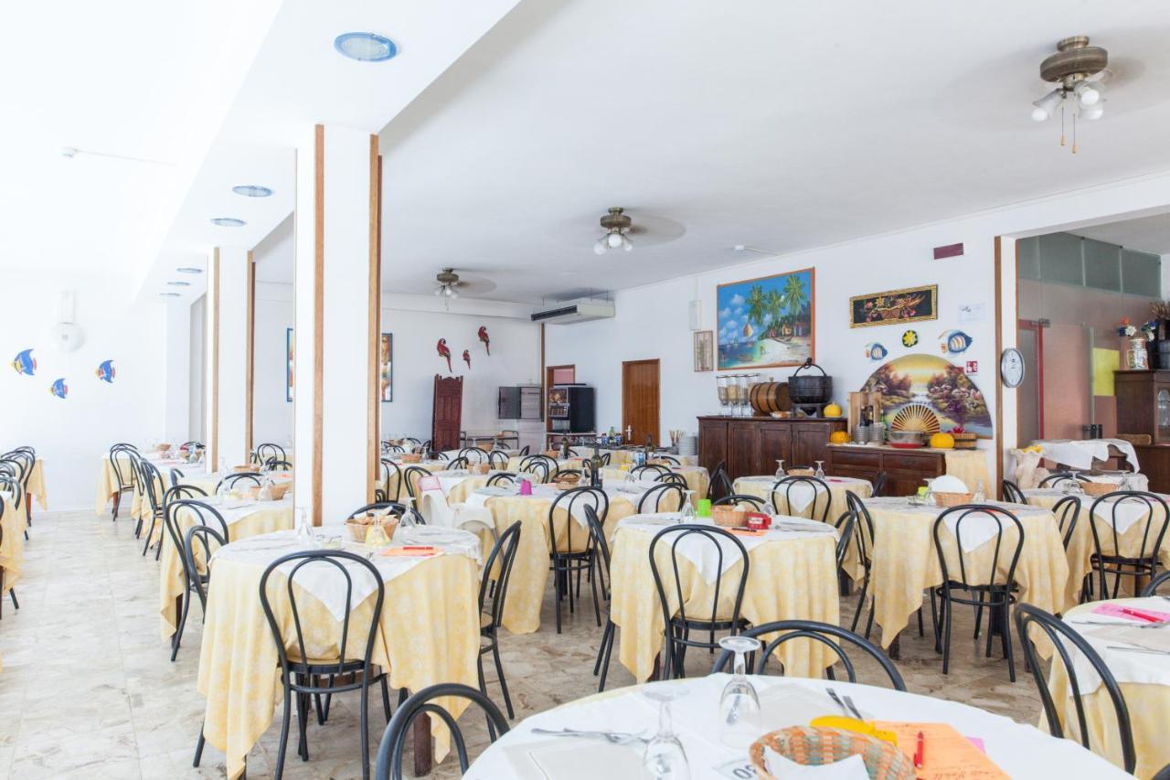 Hotel Corallo Гаттео-а-Маре Екстер'єр фото