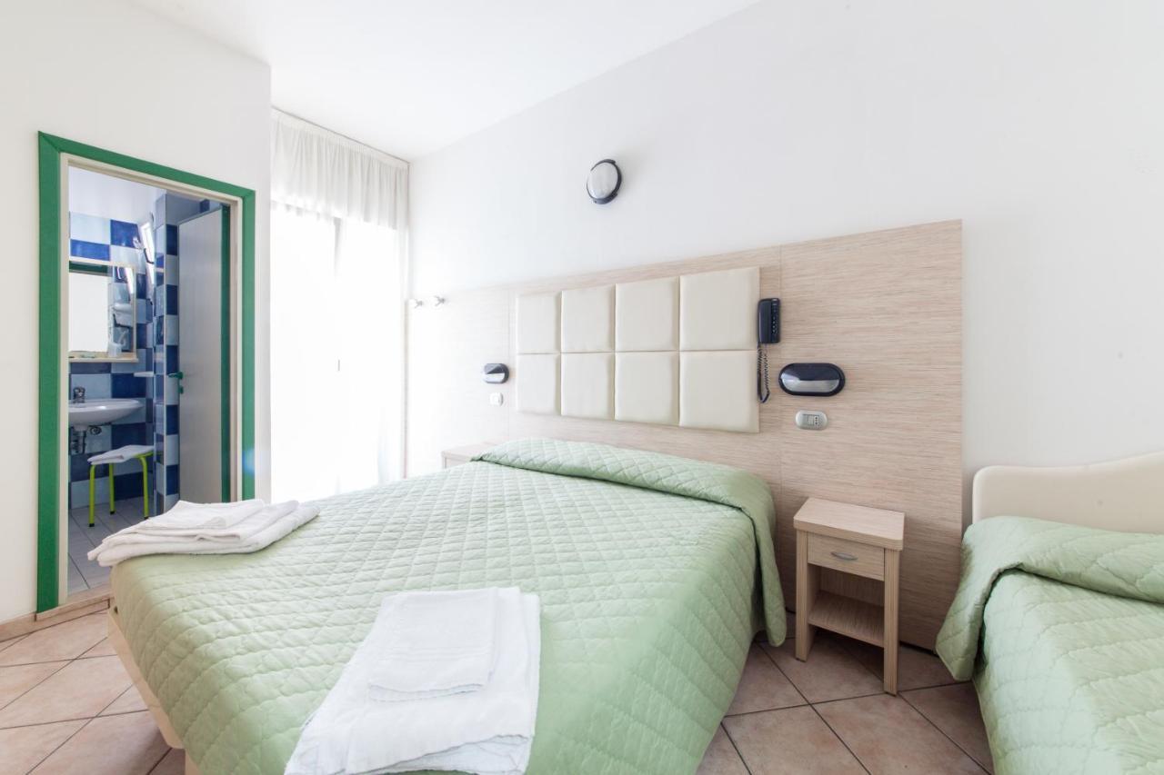 Hotel Corallo Гаттео-а-Маре Екстер'єр фото
