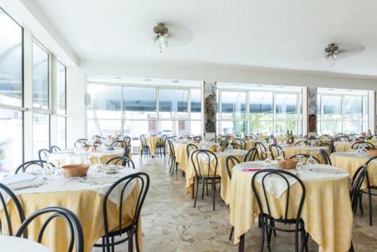 Hotel Corallo Гаттео-а-Маре Екстер'єр фото